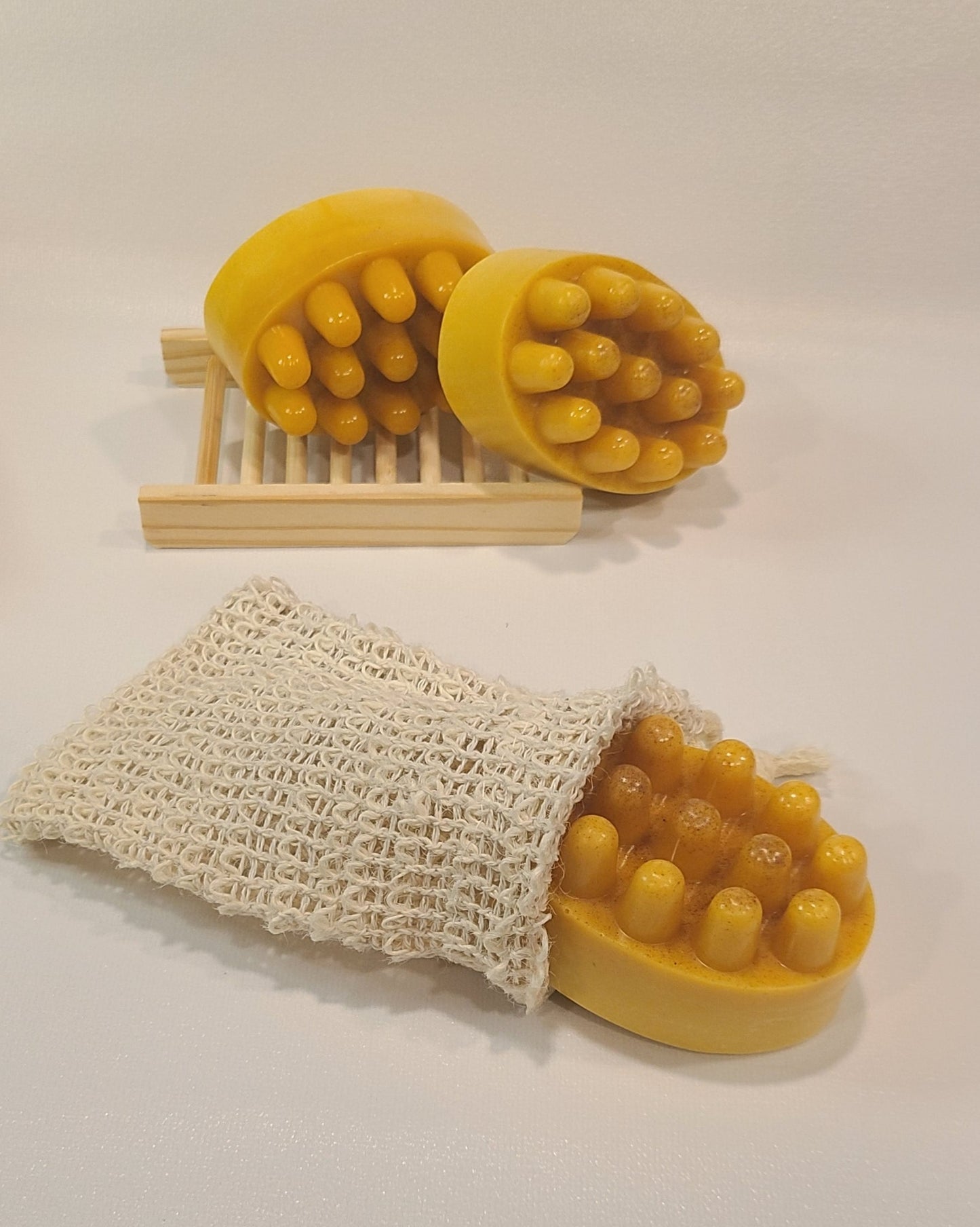 Chesa Wellness- Lemon, Turmeric, Honey Exfoliating Massage Bar
